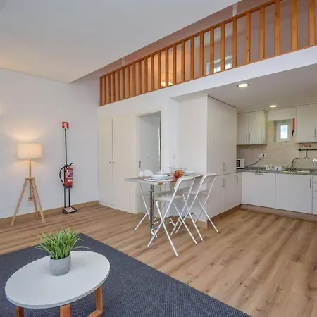 Apartment Estudio Espacoso Com Terraco - 10 Minutos Da Parede
