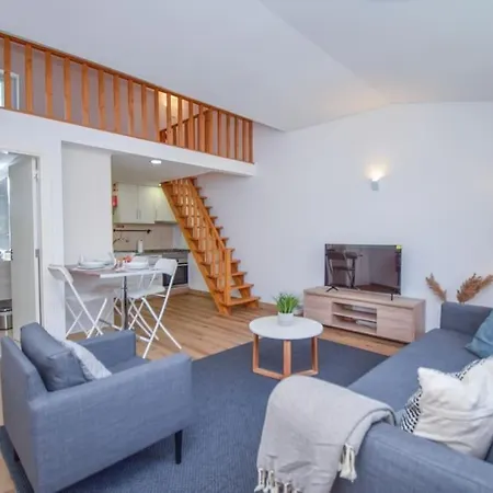 Apartment Estudio Espacoso Com Terraco - 10 Minutos Da